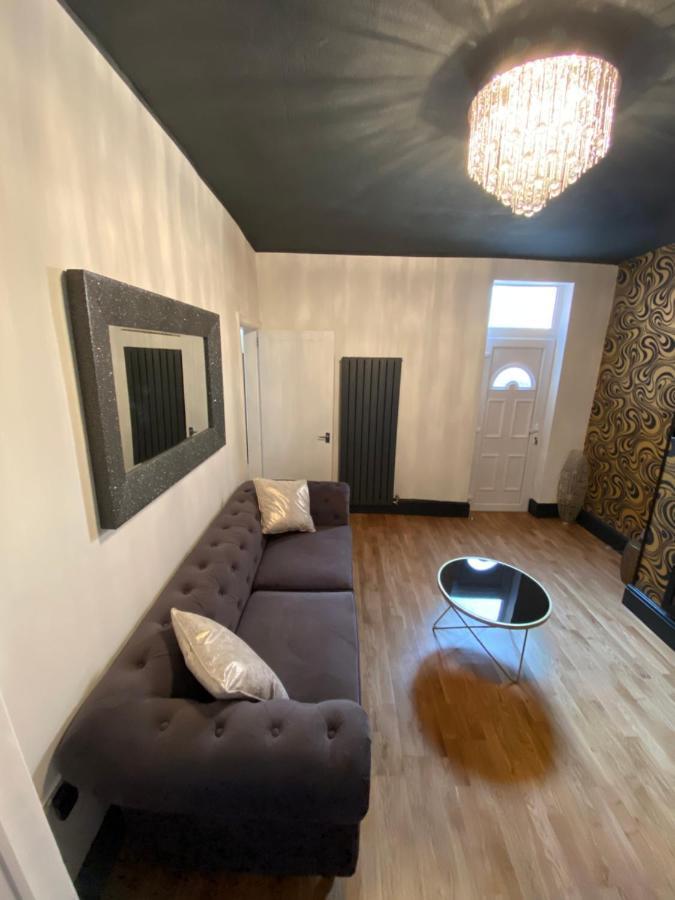 Ideal Abode Leonard Честър Екстериор снимка