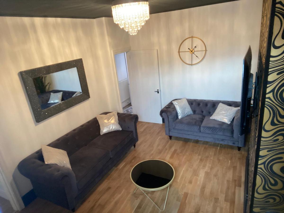 Ideal Abode Leonard Честър Екстериор снимка