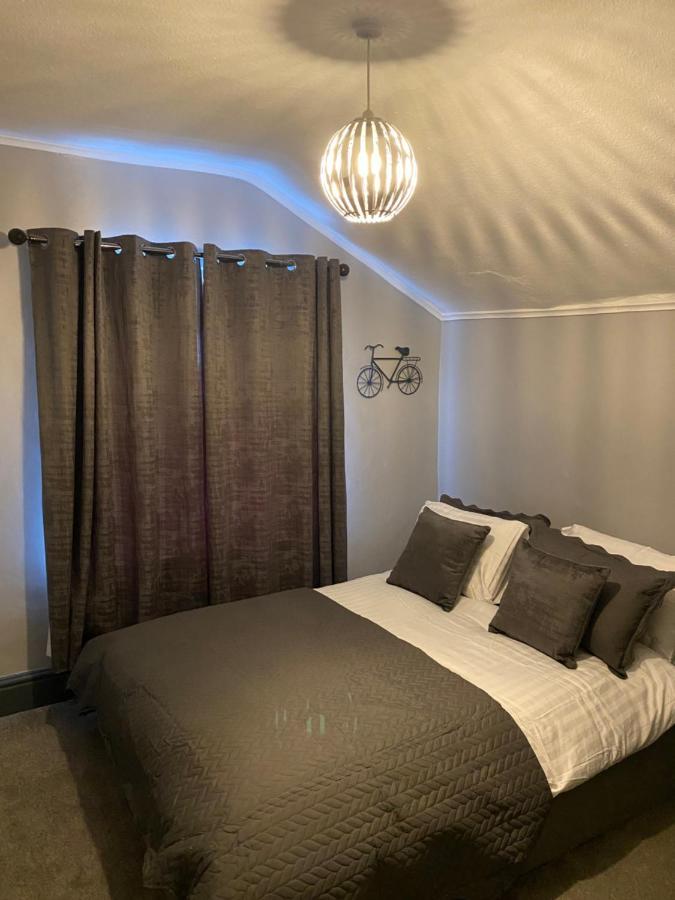 Ideal Abode Leonard Честър Екстериор снимка