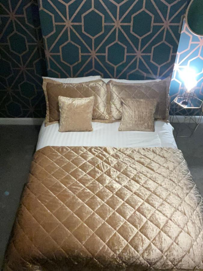 Ideal Abode Leonard Честър Екстериор снимка
