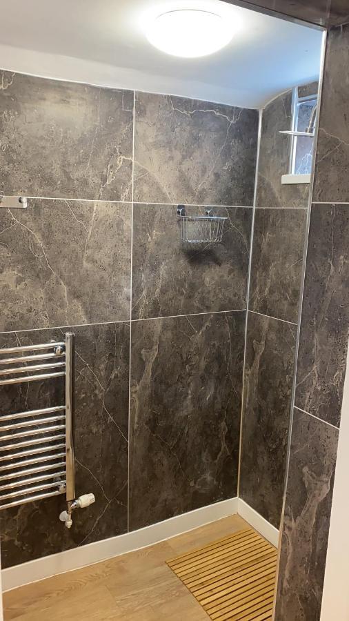Ideal Abode Leonard Честър Екстериор снимка